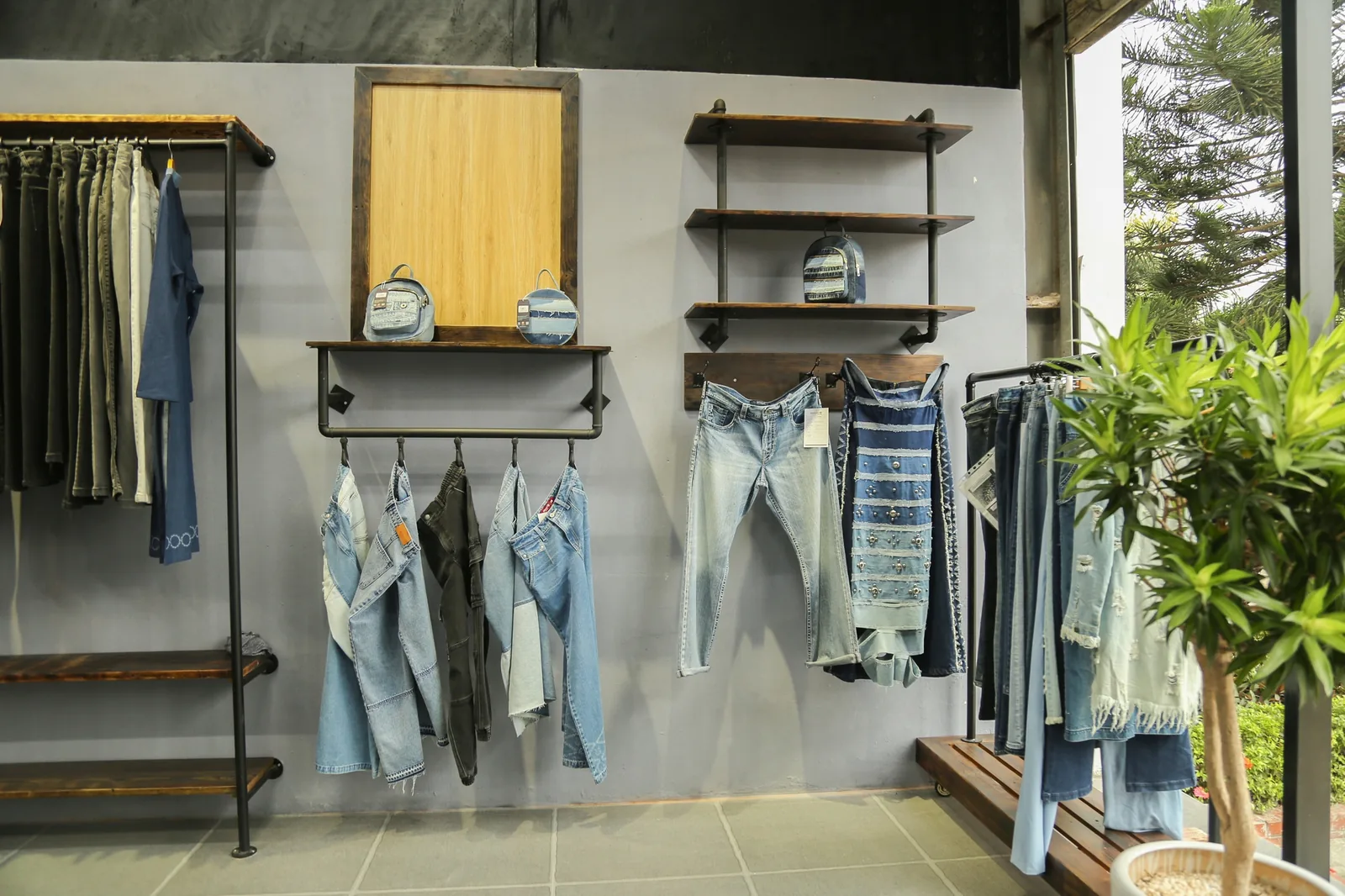 Retail Experience / Genviet Jeans